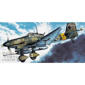 Academy 12450 - JUNKERS JU-87 G-1 STUKA "TANK BUSTER"