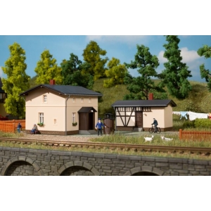 Auhagen 13347 - Domek drużnika z budynkami gospodarczymi