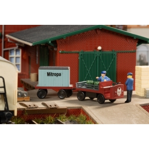 Auhagen 43675 - Wózek akumulatorowy z przyczepą i ładunkiem