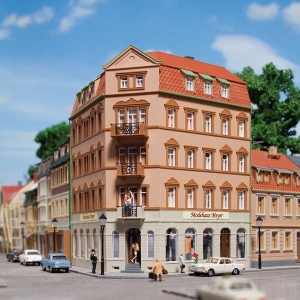 Auhagen 13334 - Kamienica narożna