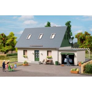 Auhagen 11454 - Dom jednorodzinny z garażem