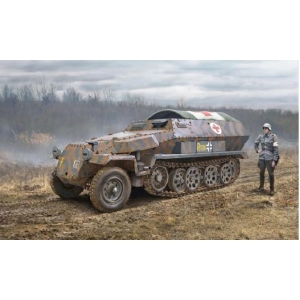 Italeri 7077 - SdKfz. 251/8 Ambulance
