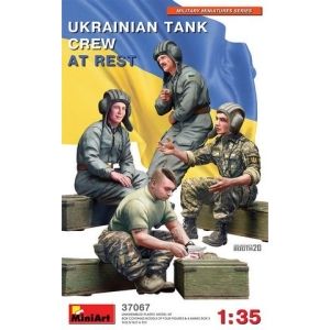 MiniArt 37067 - Ukrainian Tank Crew at Rest