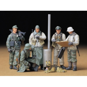 Tamiya 35212 - German Soldiers at Field Briefing
