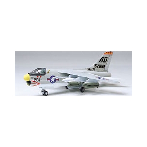 Tamiya 61607 - L.T.V. A-7A Corsair II