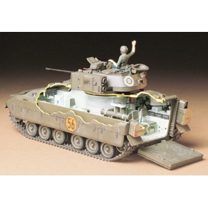 Tamiya 35132 - U.S. M2 Bradley Infantry Fighting Vehicle