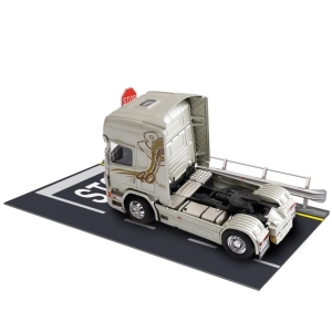 Italeri 3864 - Guard Rail & Road Section for display