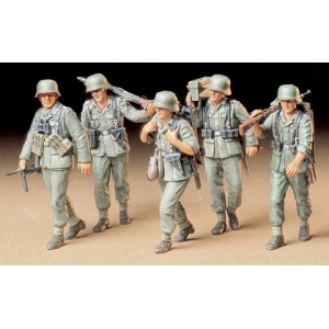 Tamiya 35184 - German Machine Gun Crew On Maneuver