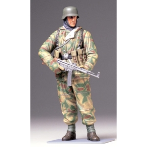 Tamiya 36304 - WWII German Infatryman (Reversible Winter Uniform)