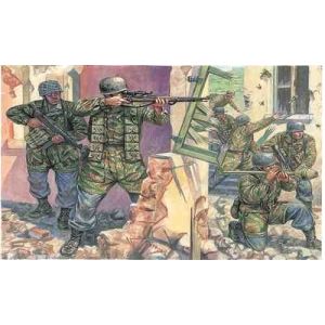 Italeri 6045 - German Paratroopers