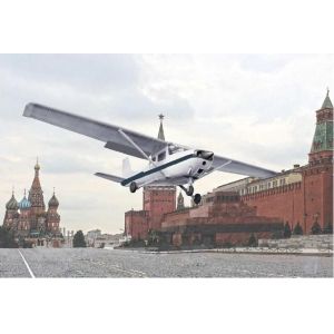 Italeri 2764 - CA. 172 SKYHAWK II (1987 Landing on Red Square)